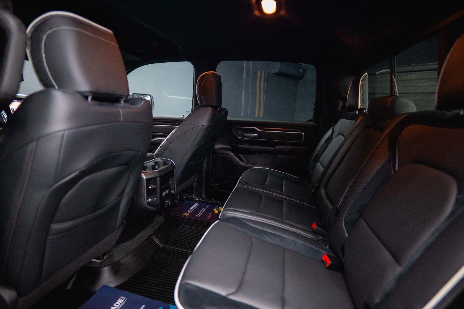 Fahrzeugabbildung Dodge RAM 5.7 V8 HEMI 4x4 OFFROAD Night-Paket *LED*19%