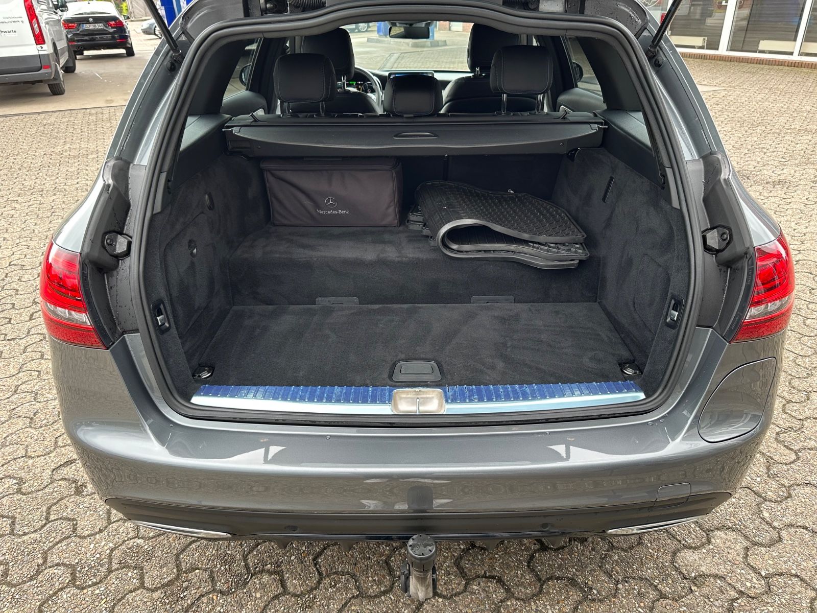 Fahrzeugabbildung Mercedes-Benz C 300 de T-Modell Night Edition AMG AHK/Standhzg