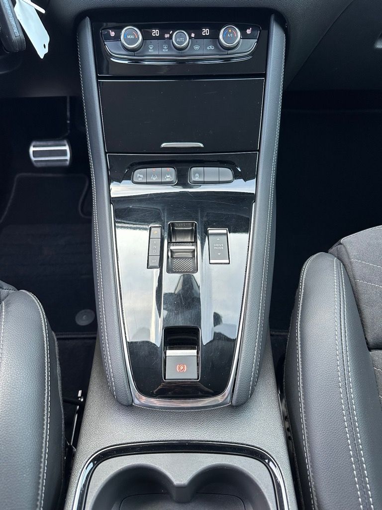 Fahrzeugabbildung Opel Grandland 1.5 D Automatik Elegance NAV+MATRIX