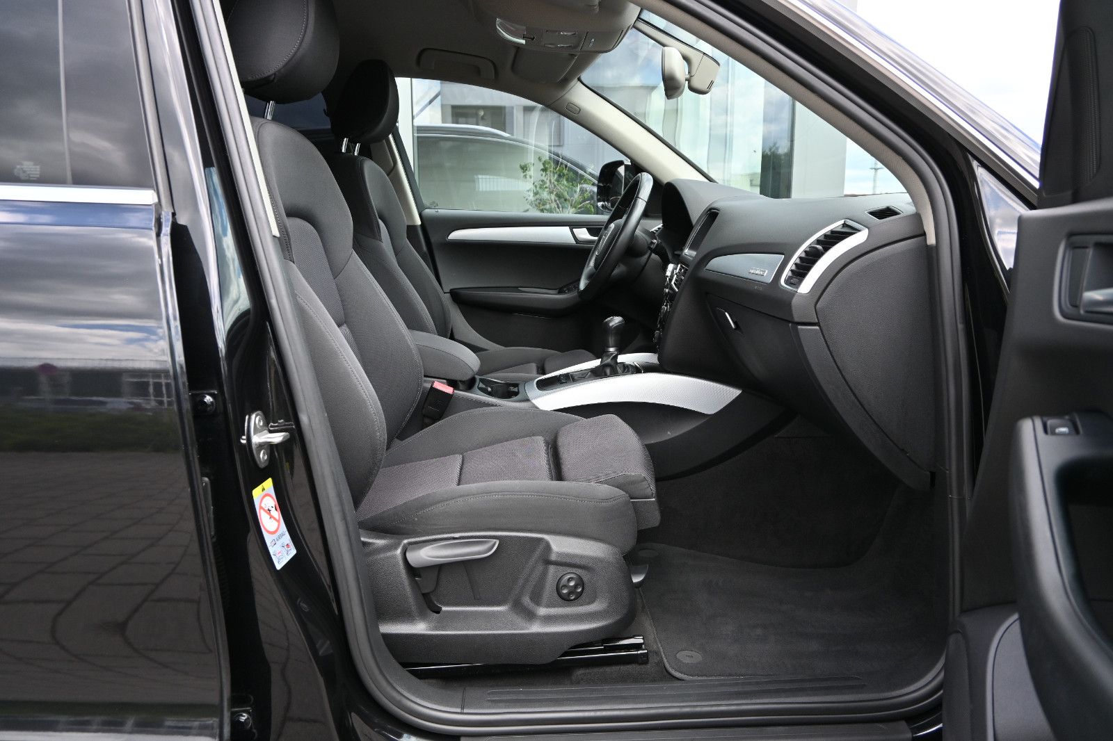 Fahrzeugabbildung Audi Q5 2.0 TDI quattro 6-Gang °STANDHEIZUNG°XENON°