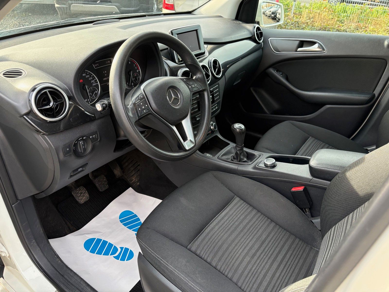 Fahrzeugabbildung Mercedes-Benz B 180 BE Klima PDC 1.HAND SPORTLENKRAD Sitzhzg