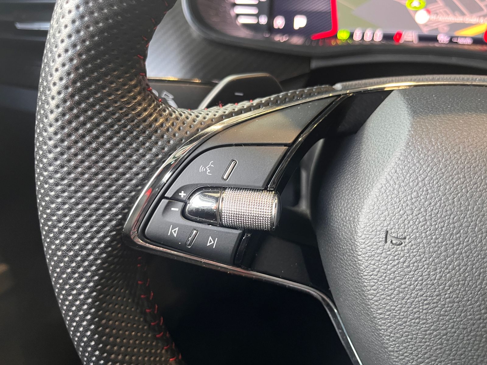 Fahrzeugabbildung SKODA Kamiq Monte Carlo AHK PANO ACC LED