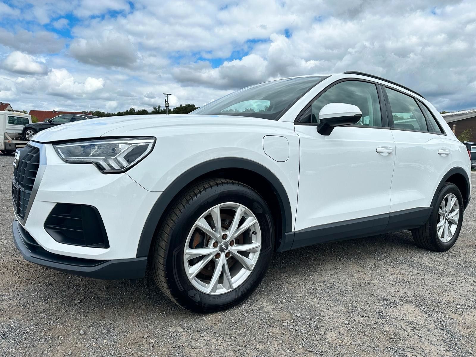 Audi Q3 45 TFSI e basis,LED,PDC,Navi,Xenon,VirtualTac