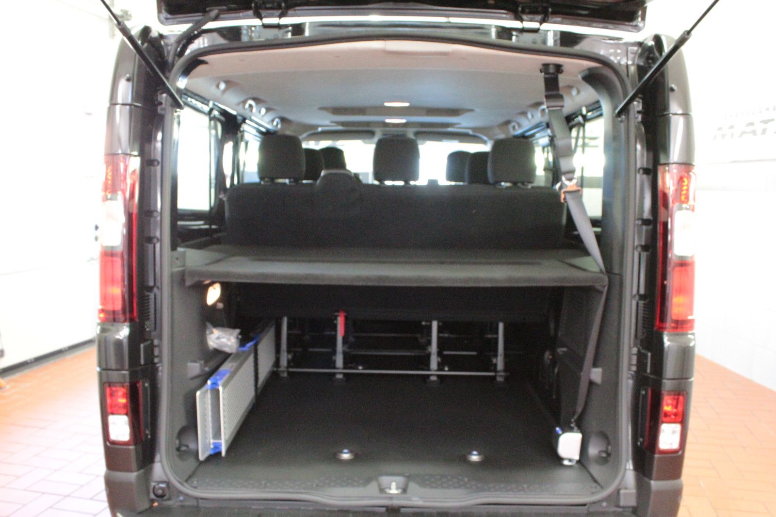 Fahrzeugabbildung Renault Trafic Dci 150 Grdt Evolution *Rollstuhlrampe*