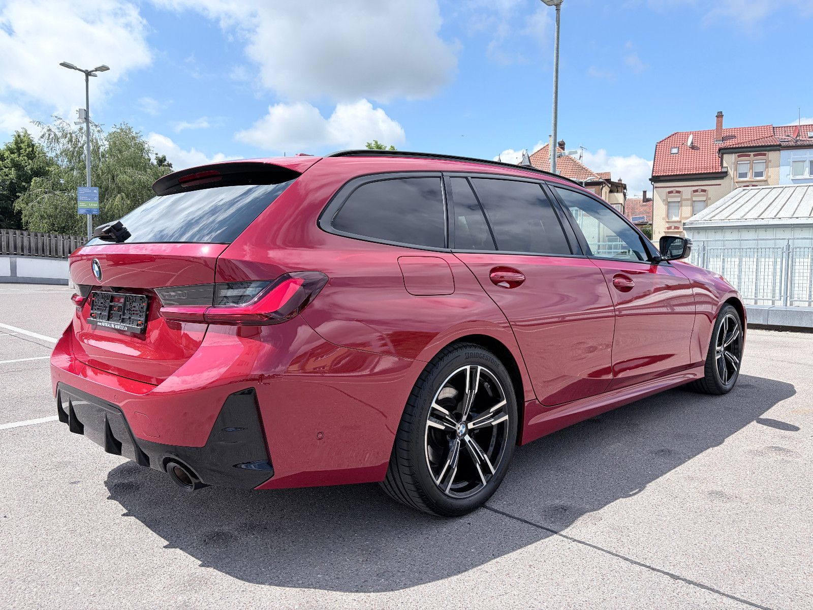 BMW 320 i Aut M Sport PANO/AHK/HUD/360°/STANDHEIZUNG foto 5