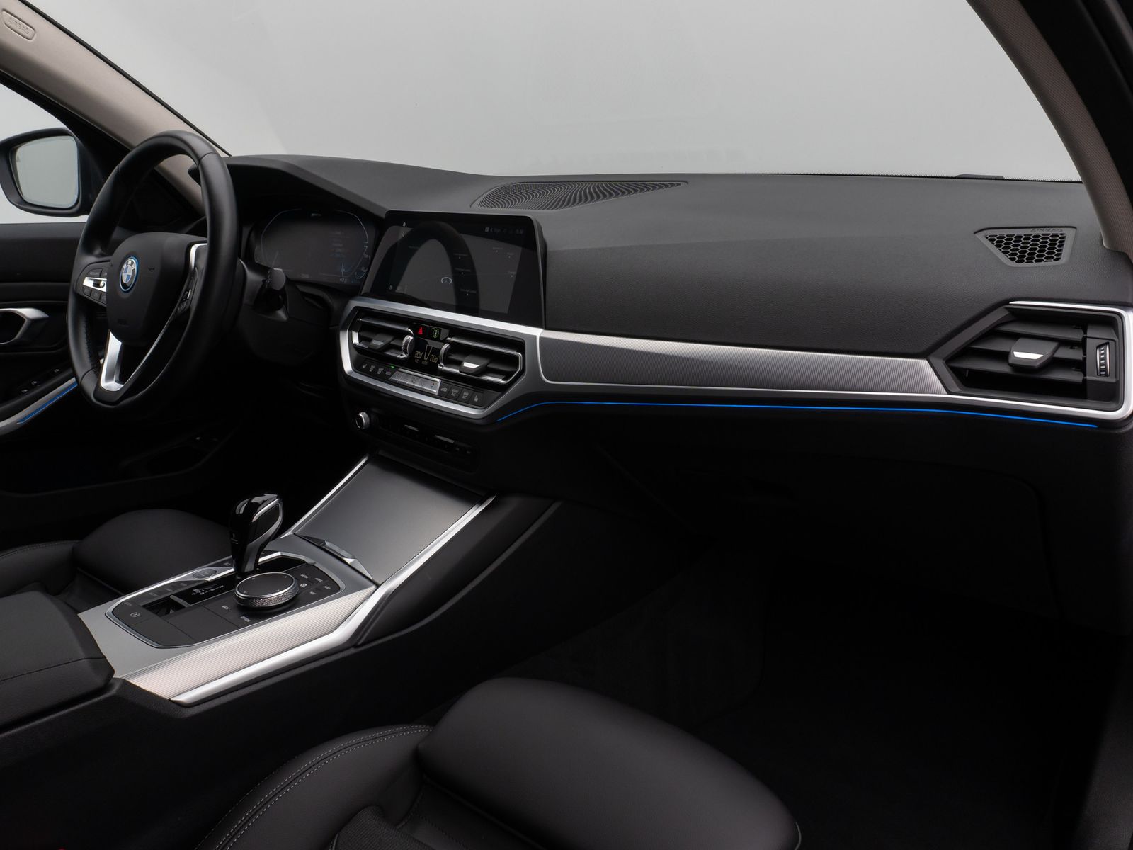 Fahrzeugabbildung BMW 330e Kamera DAB HiFi DrivingAssist Alarm Sport