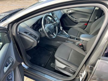 Bild 9 Ford Focus Turnier Business Navi Soundsystem Lenkrad