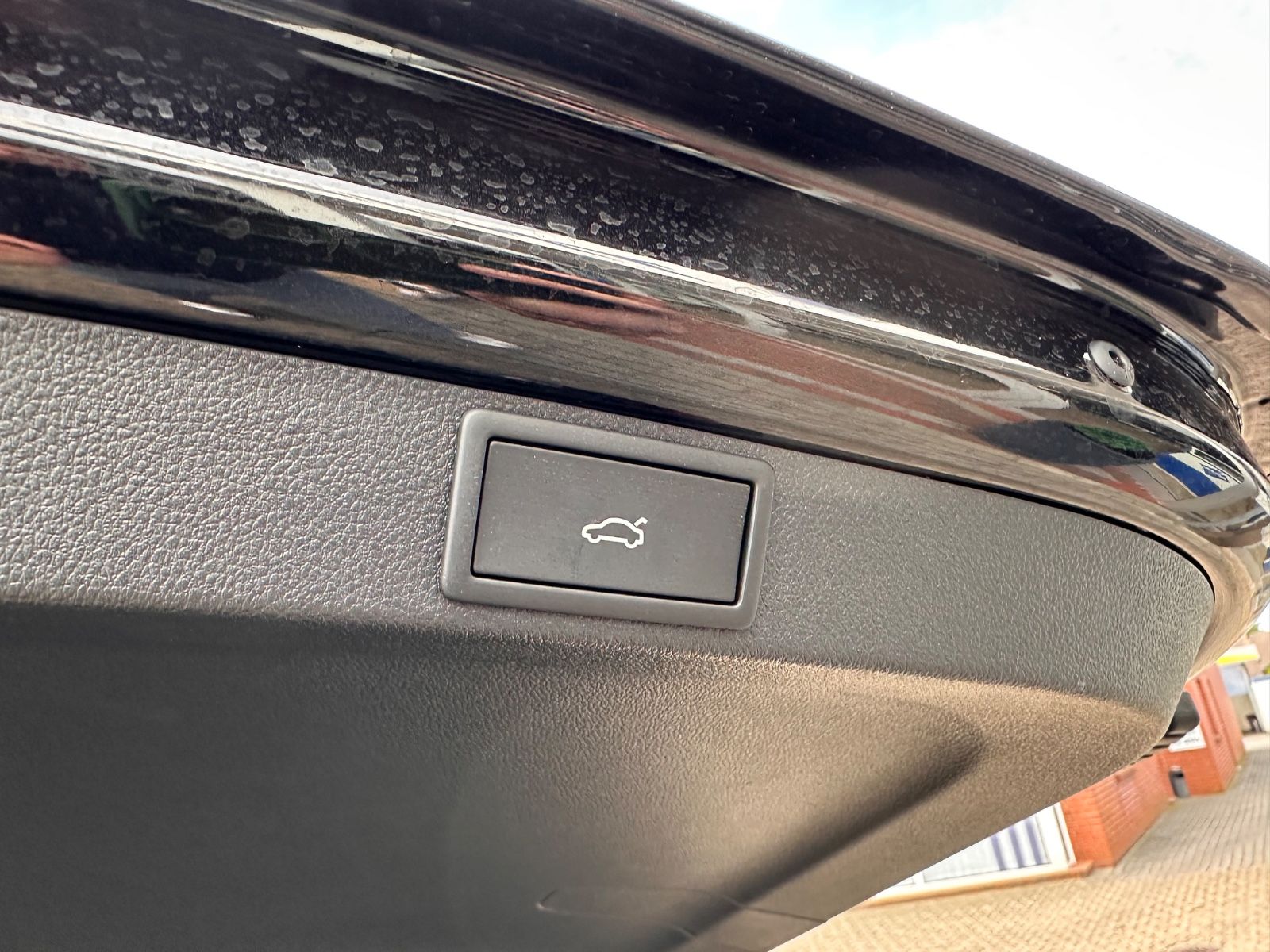 Fahrzeugabbildung SKODA Octavia RS Combi 2.0 TSI Pano/360°/Matrix/ACC