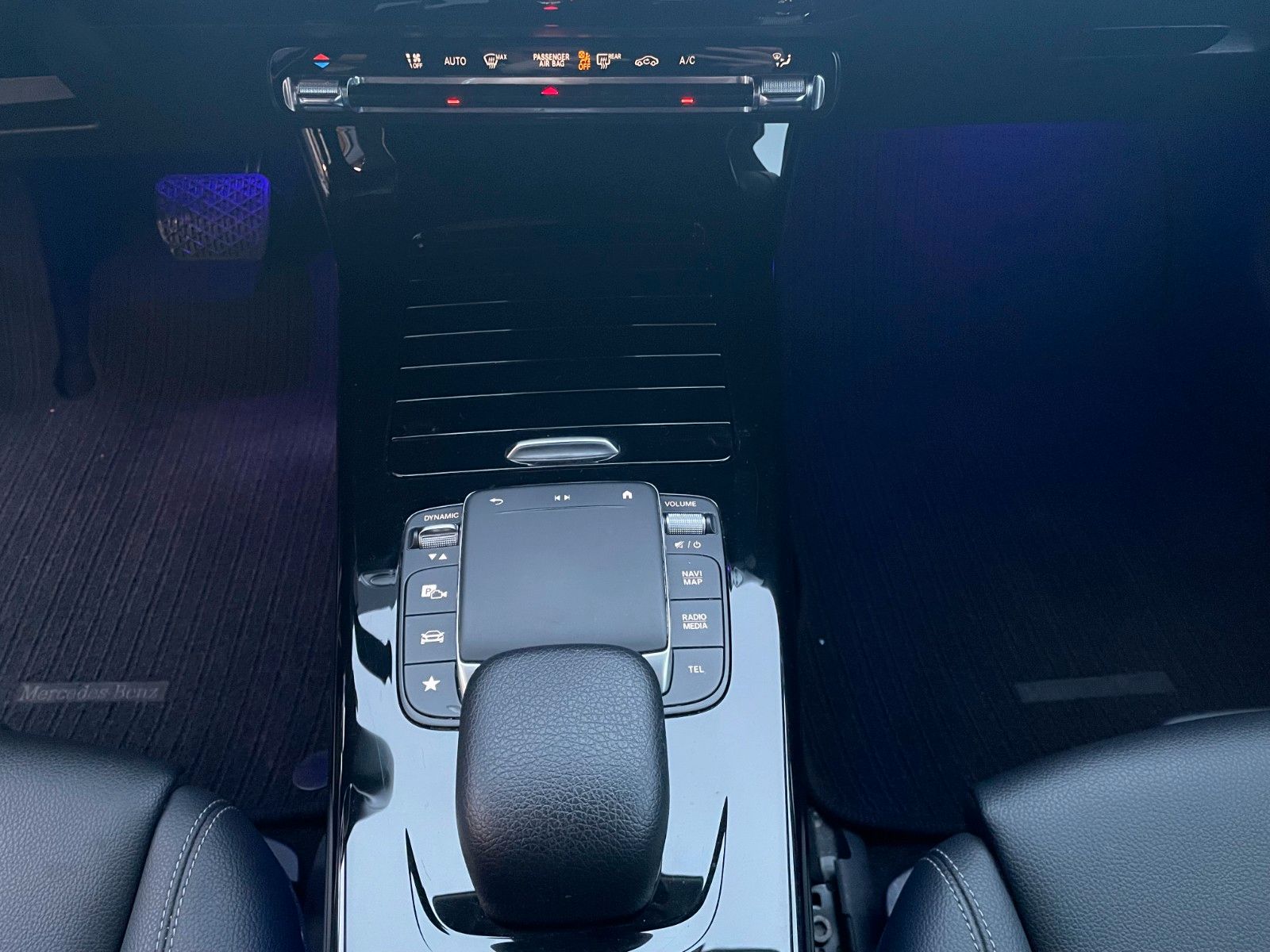 Fahrzeugabbildung Mercedes-Benz A 180 Progressive+LED+Ambiente+RFK+TotW