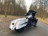 Harley-Davidson Street Glide CVO - Motorräder in Solingen