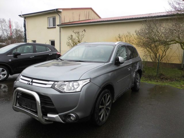 Mitsubishi Outlander Diamant Edition 4WD/UNFALLFAHRZEUG/