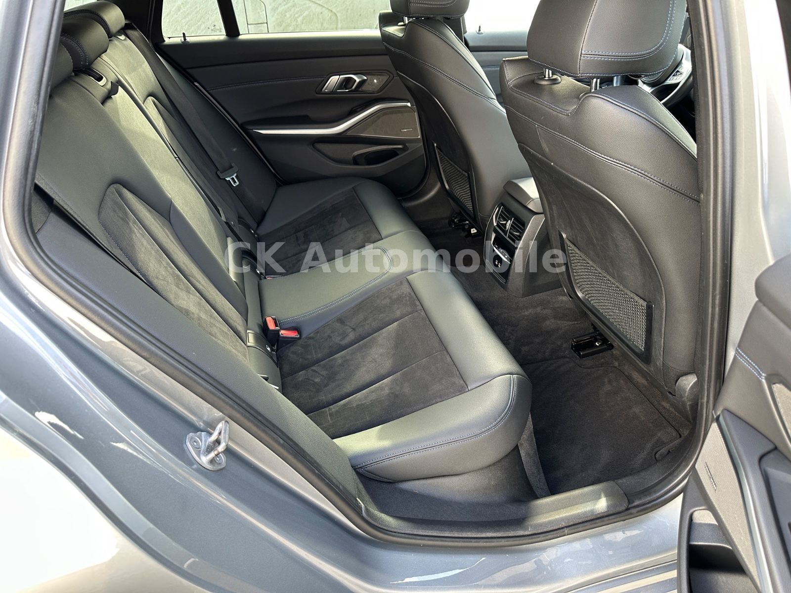 Fahrzeugabbildung BMW 330e Touring M-Sport/Navi/Head-Up/LED/Kam/AHK