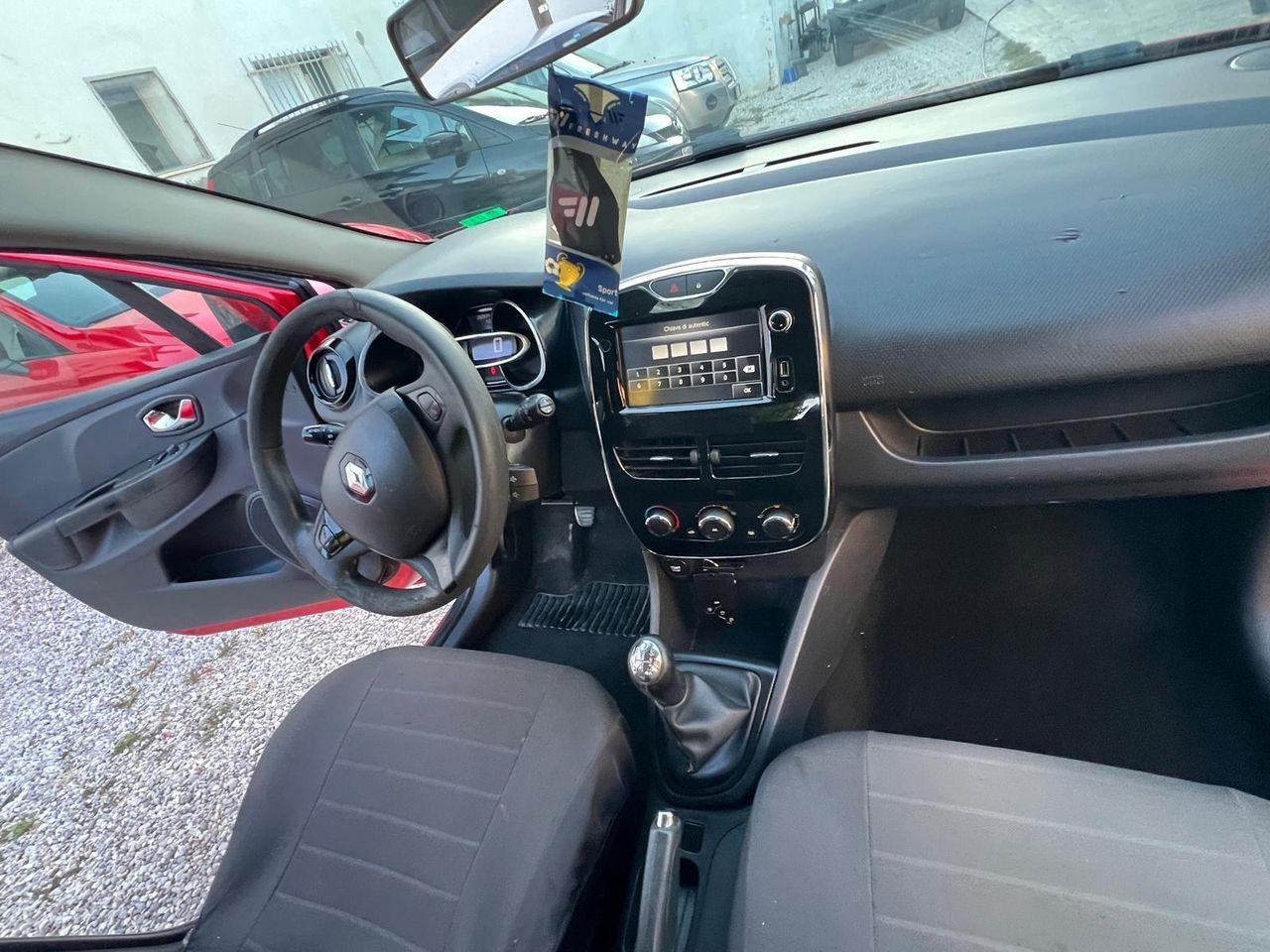 Renault Clio 2014 — photo 12