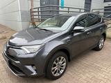 Toyota RAV 4 2,5-l-HYBRID EXECUTIVE AHK/NAVI/SPUR/LEDER - Toyota RAV 4 Gebrauchtwagen in Berlin
