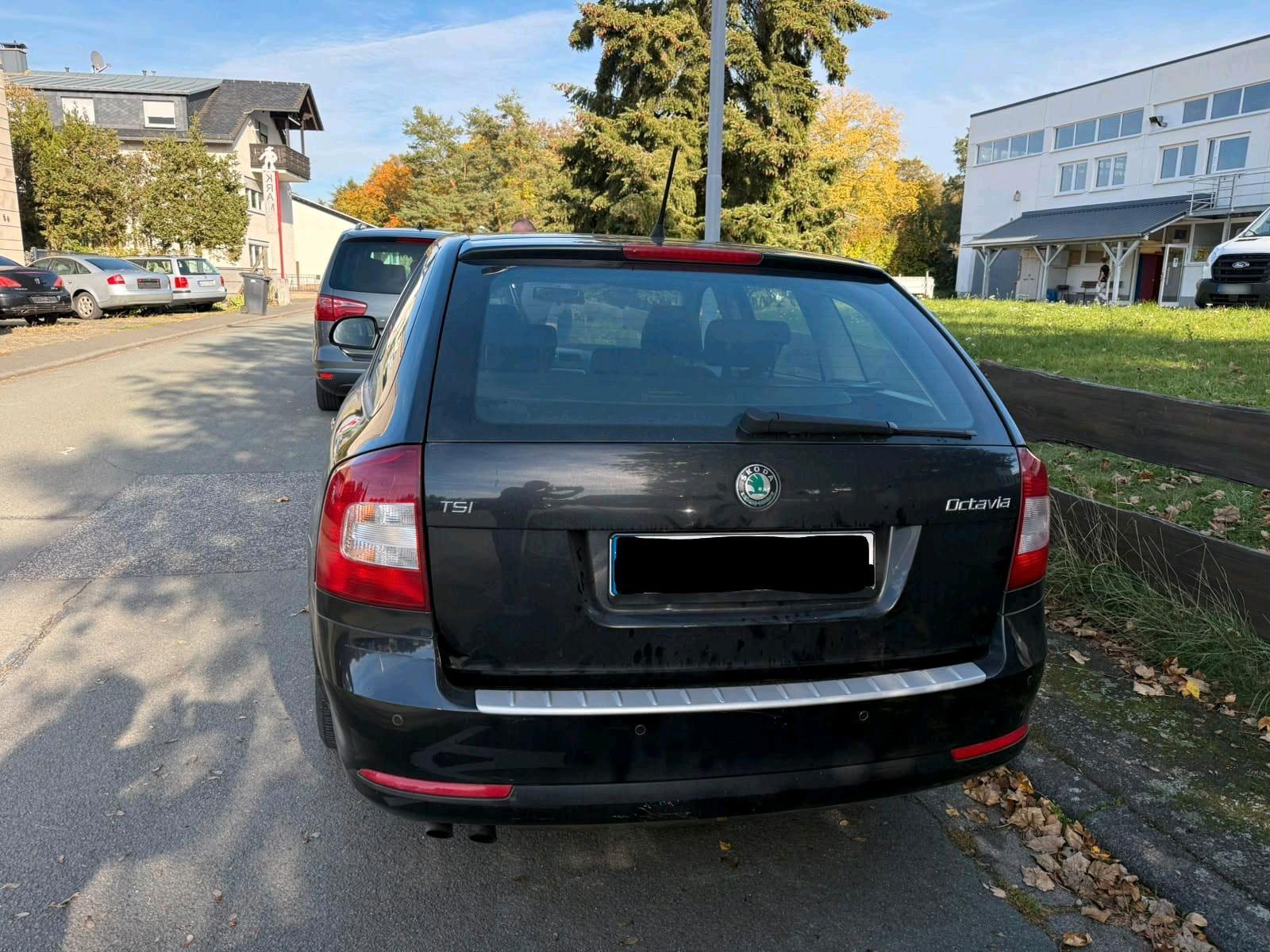 Skoda Octavia 2011 — engine 122 HP (90kW)