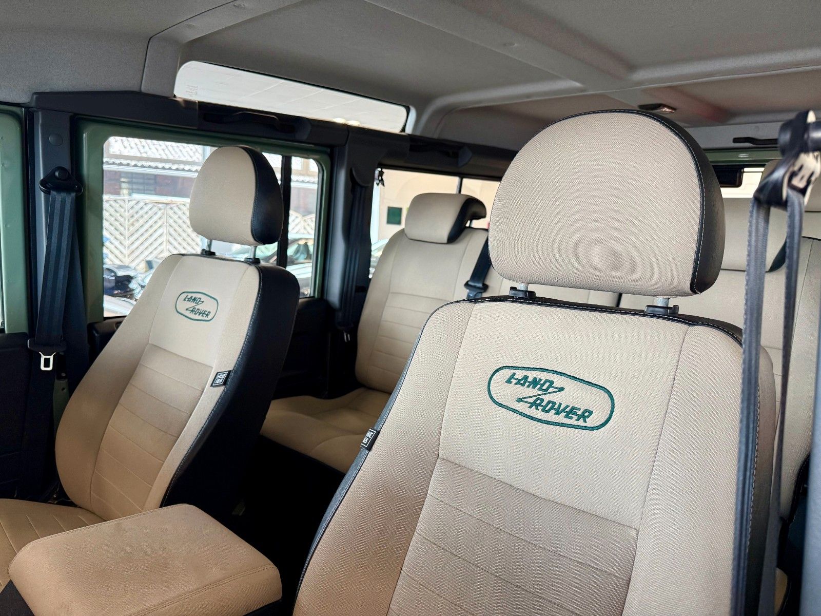 Fahrzeugabbildung Land Rover Defender 110 Heritage Station Wagon 7-Sitzer/AHK