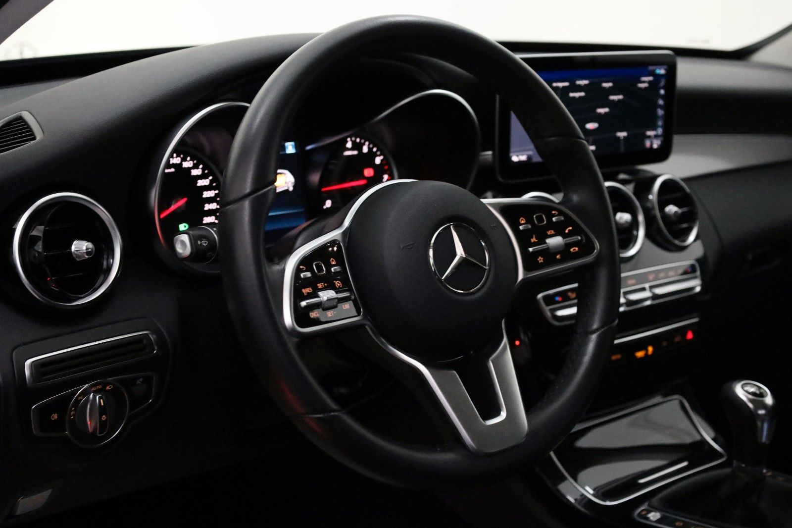 Fahrzeugabbildung Mercedes-Benz C 180 CGI T T.Leder,Navi,LED.Panorama,Kamera