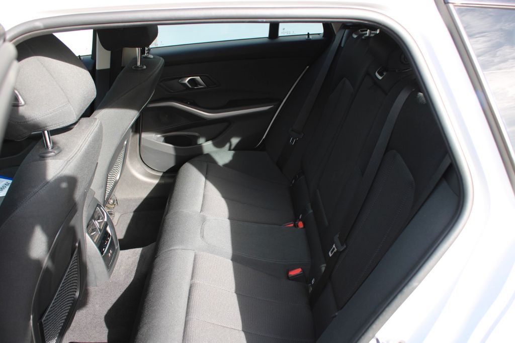 BMW 320d xDrive Touring AUT NAVI LED SHZ LIVE COCKPI