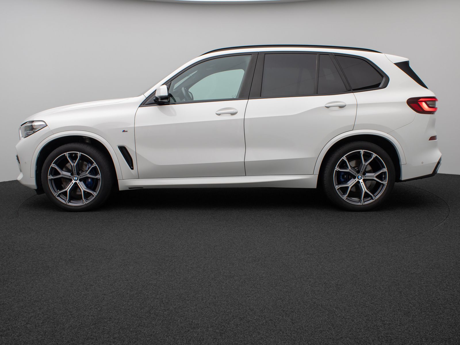 Fahrzeugabbildung BMW X5 xD30d M Sport Panoram Kamera HUD DAB HiFi 21"