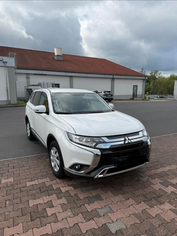 Image of Mitsubishi Outlander