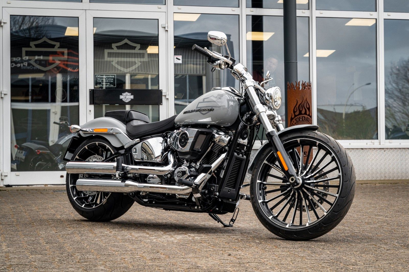 Fahrzeugabbildung Harley-Davidson BREAKOUT FXBR 117 ci - MY25 - Sofort Verfügbar