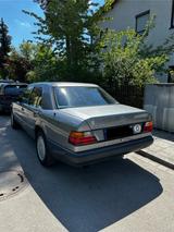 Mercedes-Benz E 260 /W124 | H-Kennzeichen | 1A-Zustand | TÜV N - Mercedes-Benz E 260 mit Benzin-Antrieb: Limousine