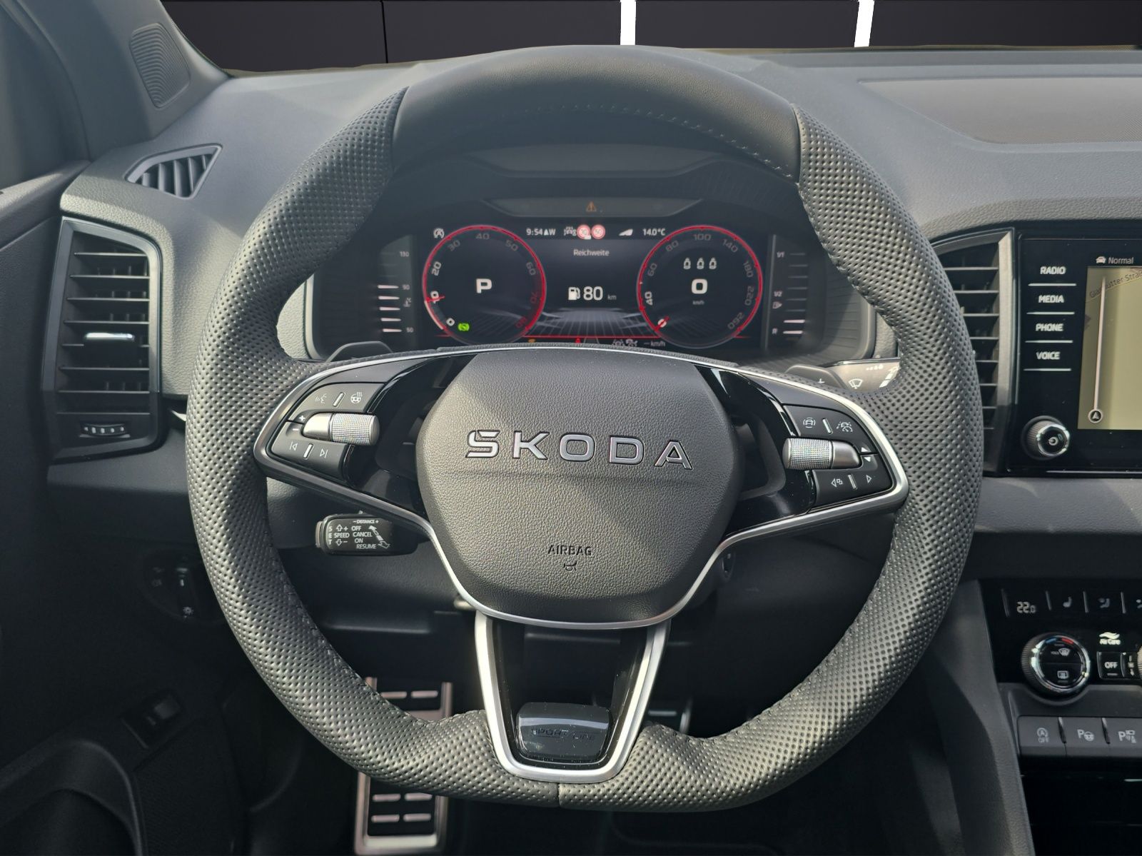 Fahrzeugabbildung SKODA Karoq Sportline 1.5 TSI DSG AHZ MATRIX NAVI ACC