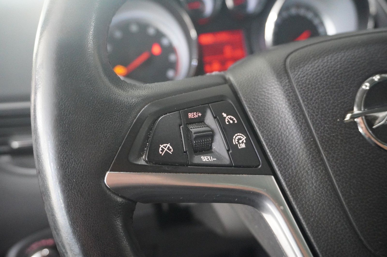 Fahrzeugabbildung Opel Zafira C Tourer 1.6T INNO. 7-SITZ NAVI/SHZ/SPORT