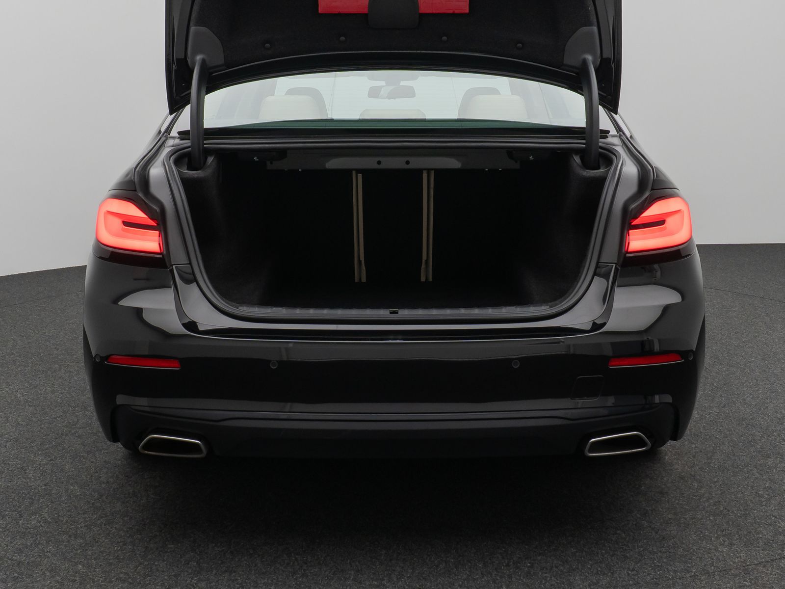 Fahrzeugabbildung BMW 530i Kamera Glasdach DAB Lenkrhzg Klima-4. Alarm