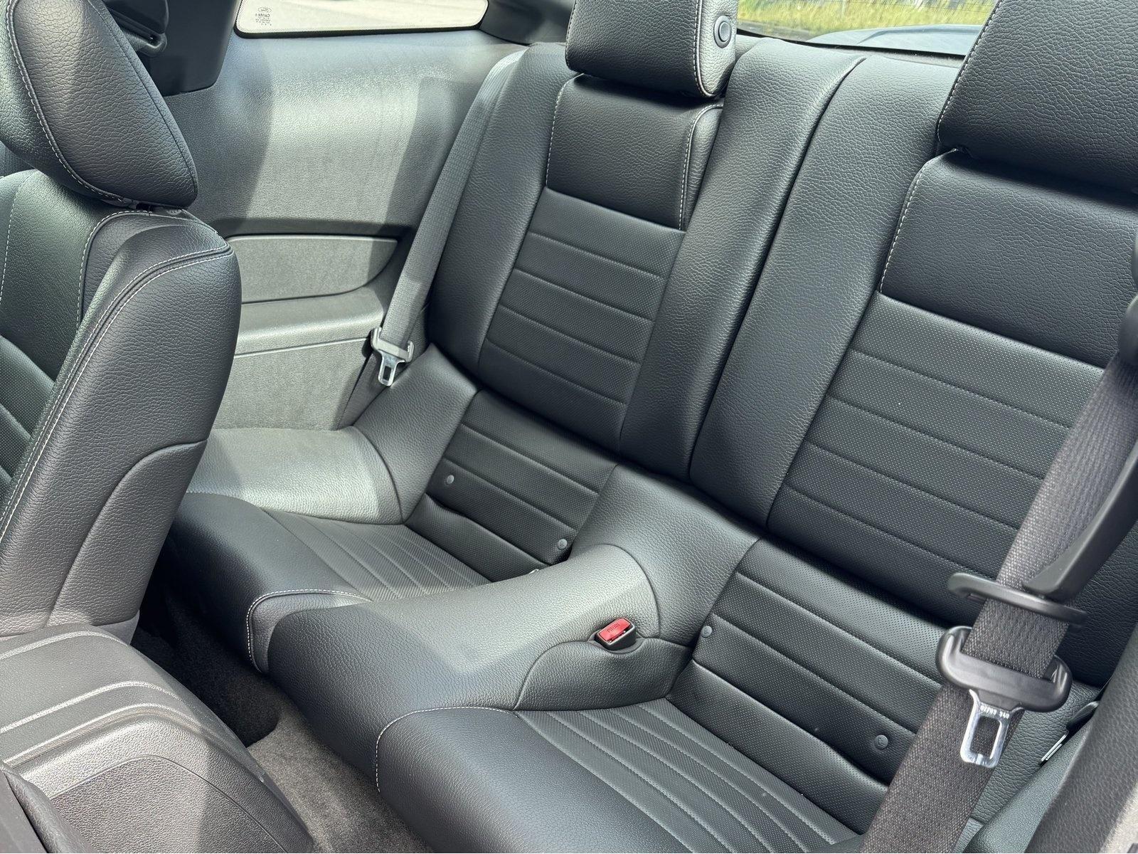 Ford Mustang GT Premium Coupe Schalter Carfax Leder