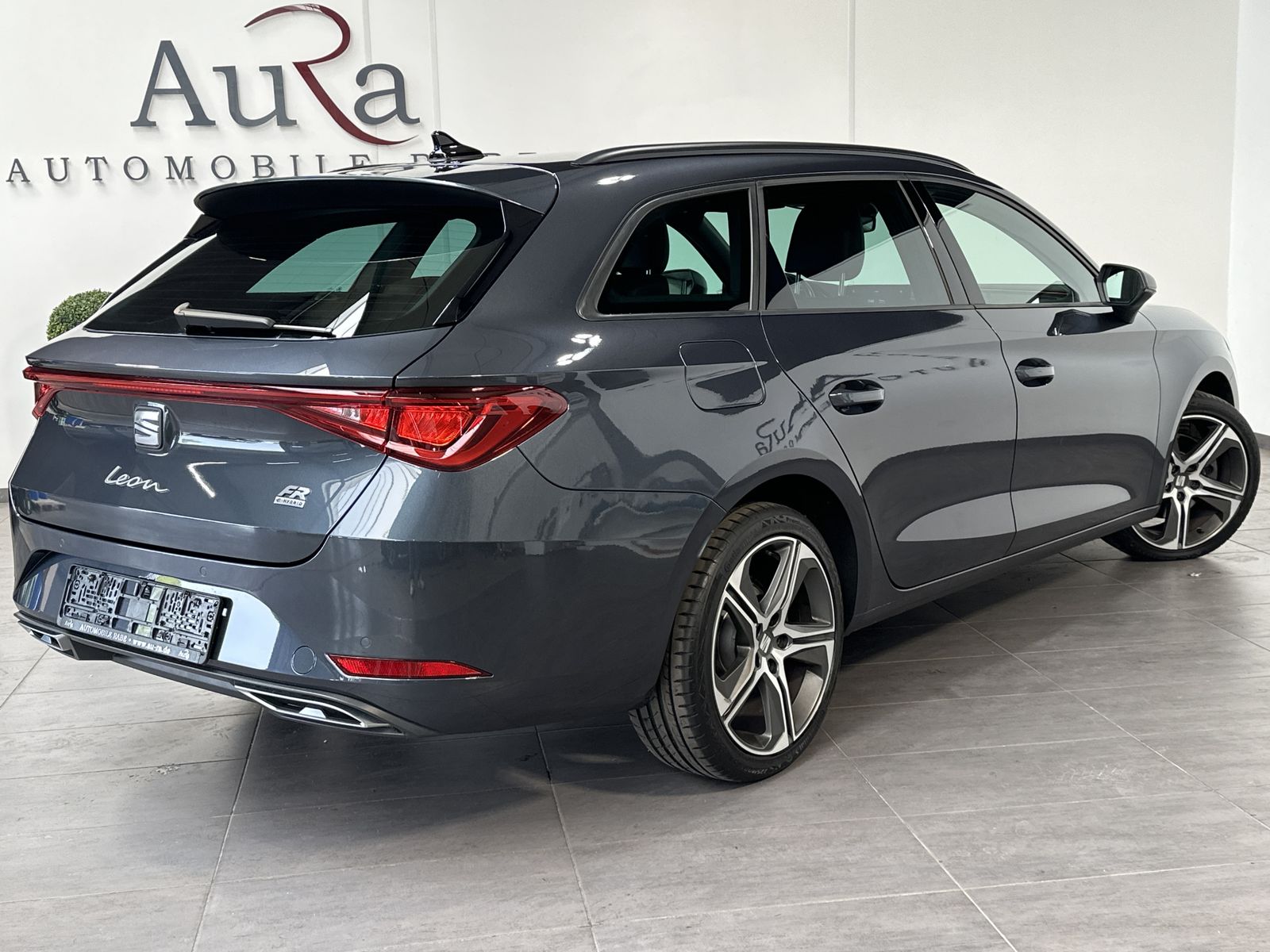 Fahrzeugabbildung SEAT Leon SpT FR e-Hybrid NAV+LED+AHK+18ZOLL+KESSY+VC