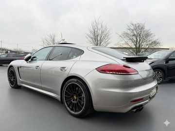Porsche Panamera - 8