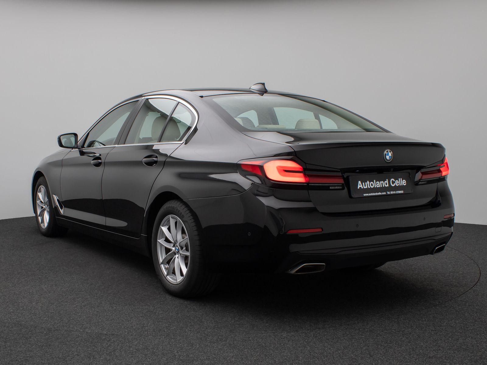 Fahrzeugabbildung BMW 530i Kamera Glasdach DAB Lenkrhzg Klima-4. Alarm