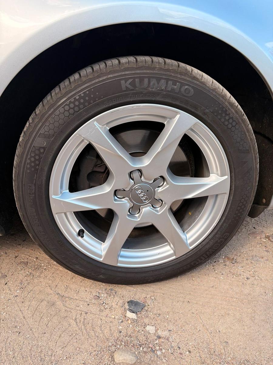 Audi A4 2009 — photo 12