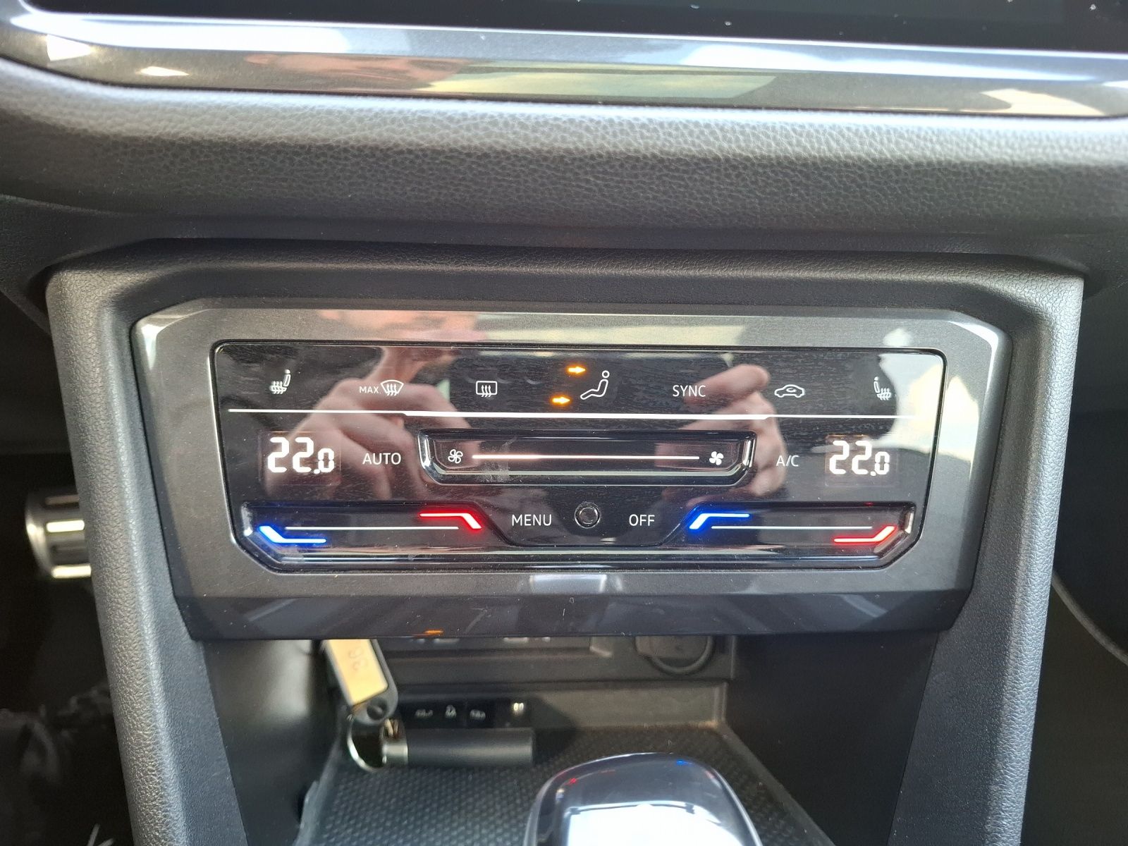 Fahrzeugabbildung Volkswagen Tiguan Allspace TSI R-Line DSG 4M Matrix Navi AI