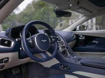 2016 Aston Martin DB11 — фото 7