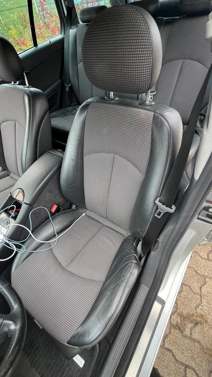 Mercedes-Benz E220 2005 — photo 10
