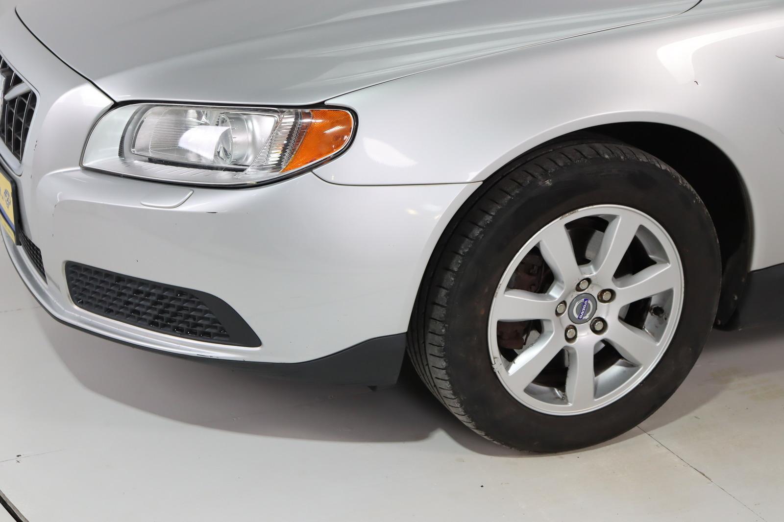 Volvo V70 2010 — photo 28
