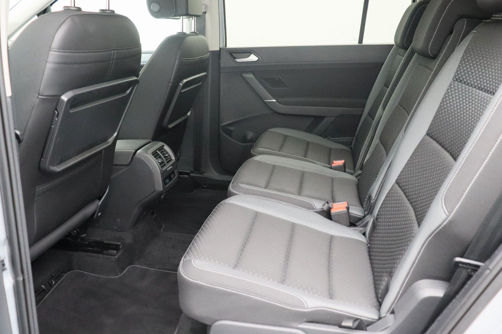 Fahrzeugabbildung Volkswagen Touran Active DSG AHK LED ACC Kamera