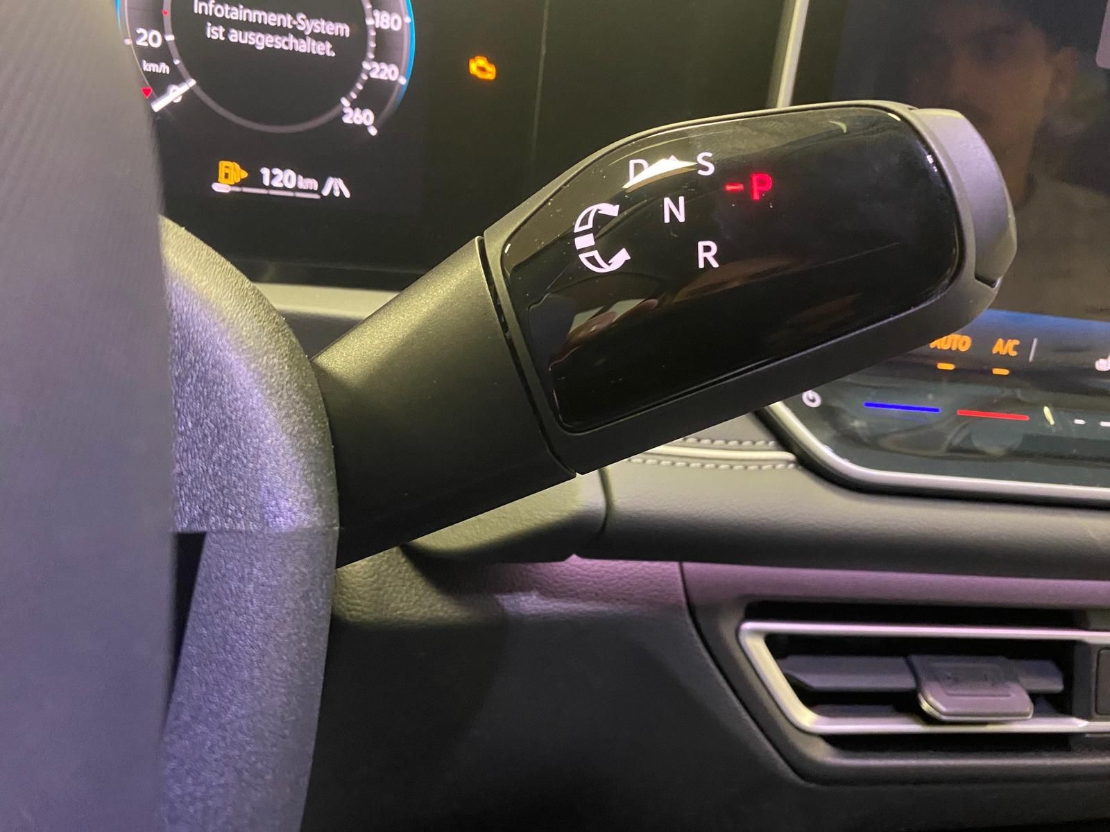 Fahrzeugabbildung Volkswagen Tiguan 1.5 eTSI+Elegance+AHK+NAVI+360 KAMERA+HUD