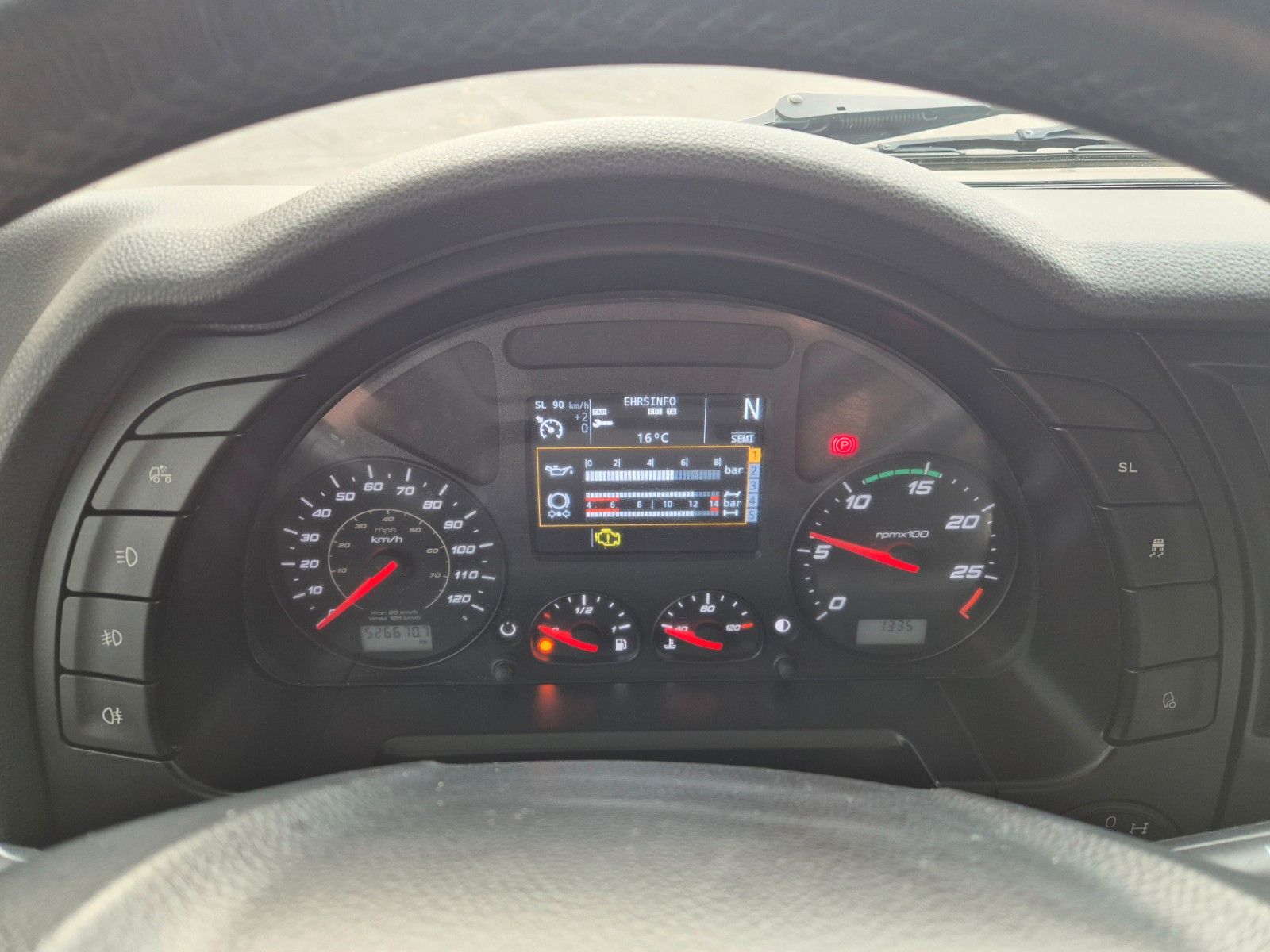 Fahrzeugabbildung Iveco Stralis 460NP LNG Standklima Xenon 3 Stück