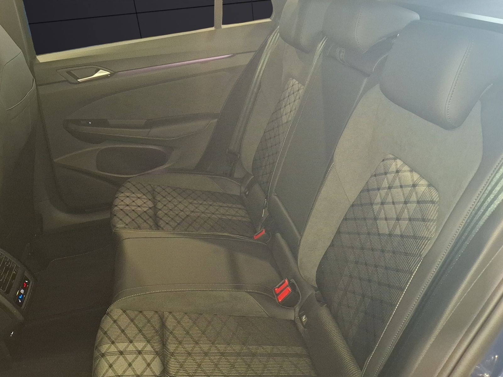 Fahrzeugabbildung Volkswagen Golf VIII Variant TSI R-Line Standhzg. LEDplus N