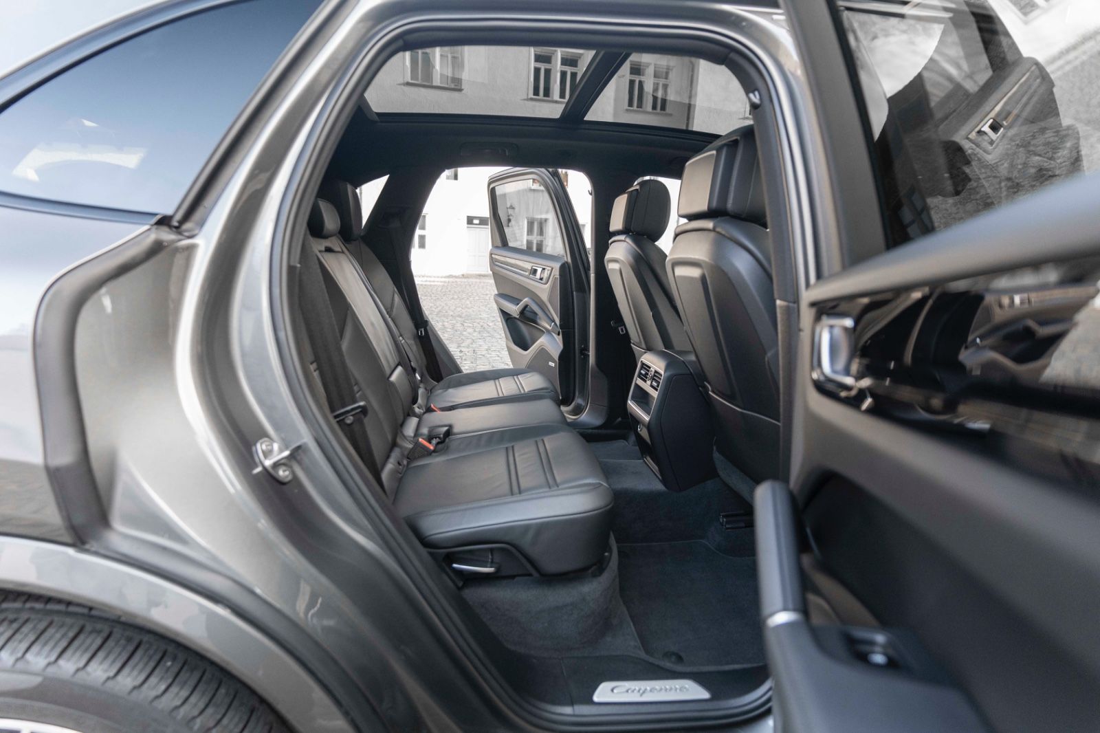 Fahrzeugabbildung Porsche Cayenne E-Hybrid  SPORT CHRONO BOSE LED  360°