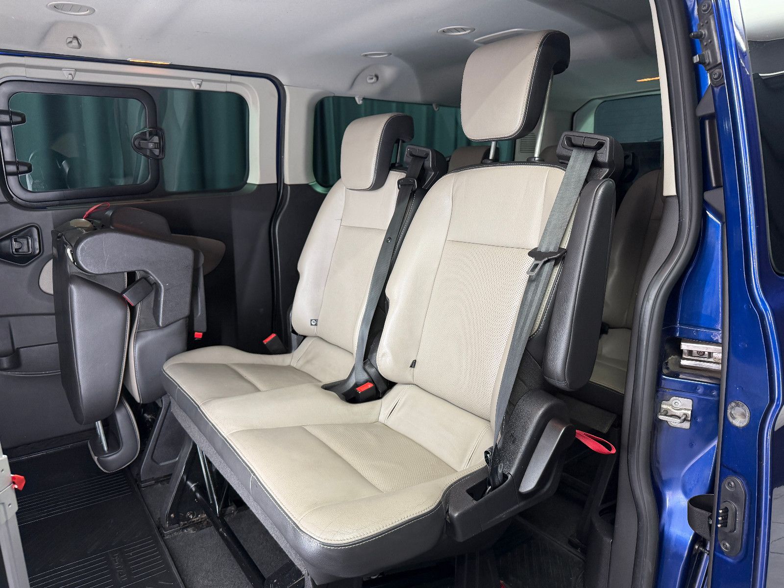 Fahrzeugabbildung Ford Tourneo Custom 300|AC|PDC|NAVI|8-SITZE