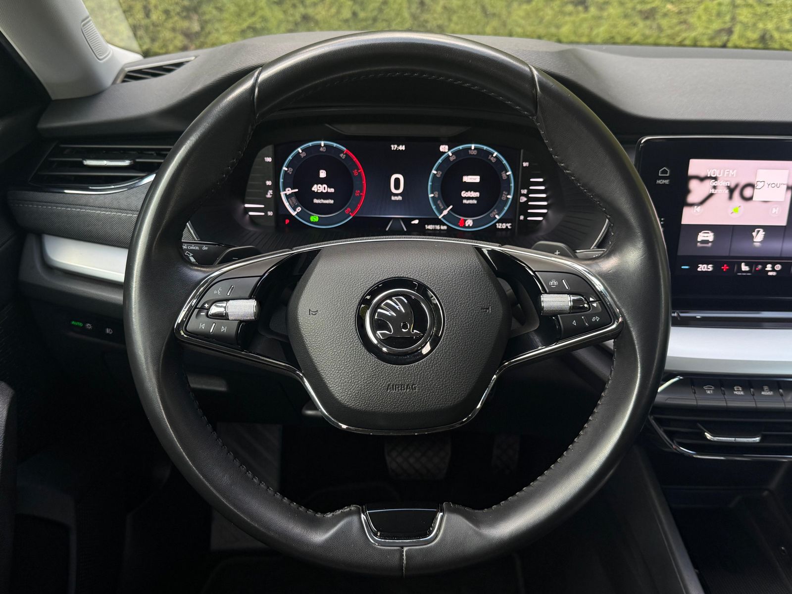 Fahrzeugabbildung SKODA Octavia 2.0 TDI DSG Style LED+KAM+SHZ+AMBI+CARPL