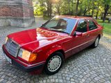 Mercedes-Benz E 260 - Traum in rot mit 6 Zyl. und H-Kennz.