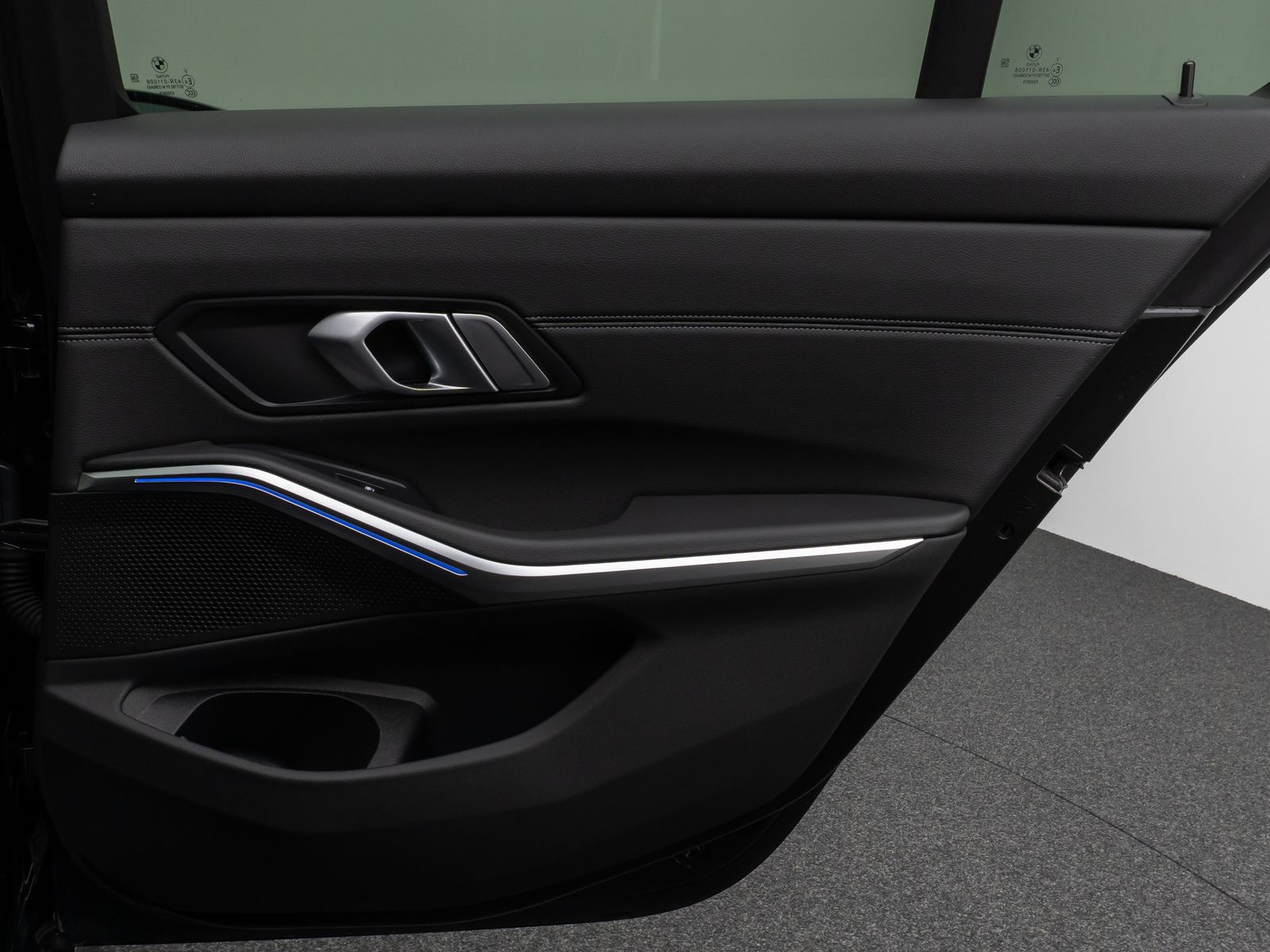 Fahrzeugabbildung BMW 320d SportLine Panorama DAB HiFi Stop&Go Komfort