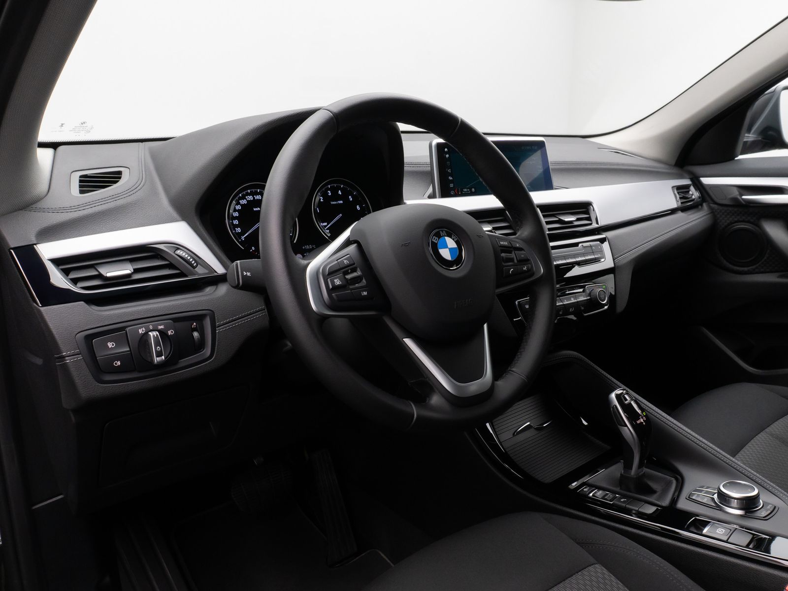 Fahrzeugabbildung BMW X2 sD18i Parkassistent DAB Navigation Lordos LED
