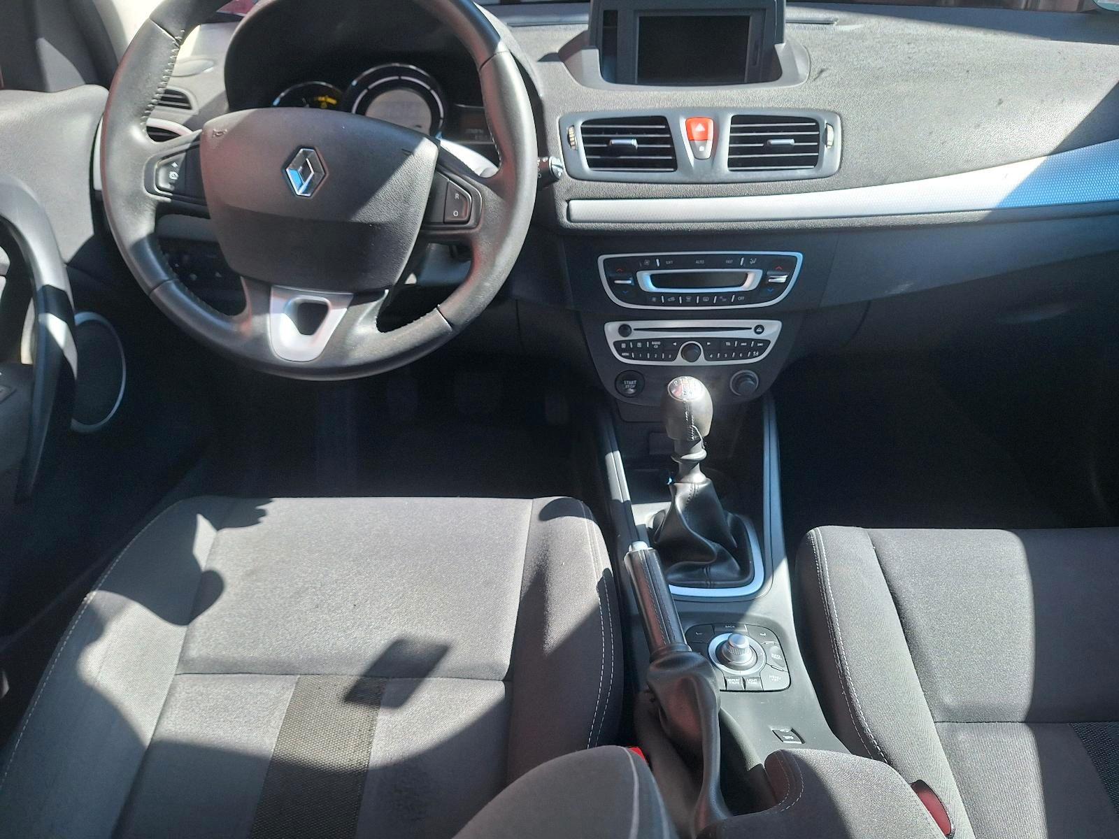 Renault Megane 2011 — photo 11