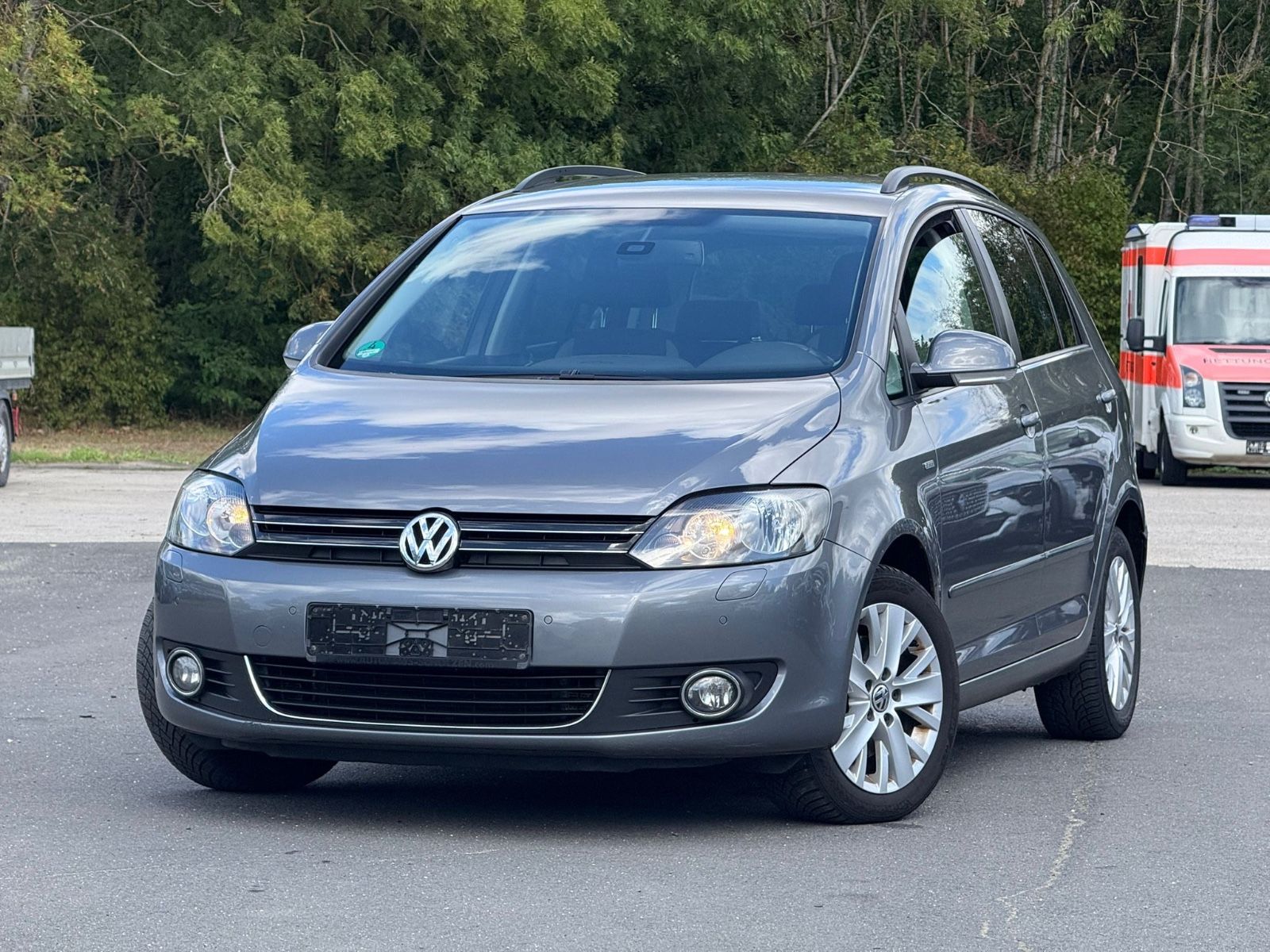 Volkswagen Golf - 1